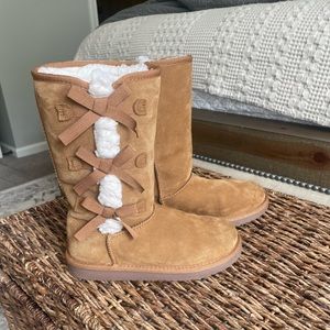Girls Koolabura by UGG Victoria Tall boot